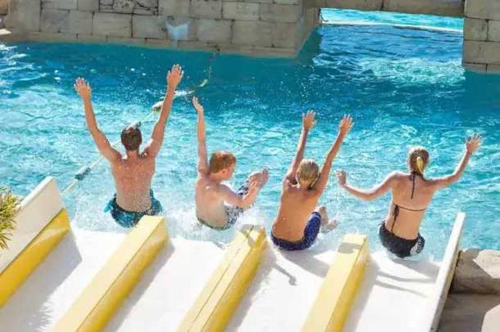 Mobil home pour 4 personnes, avec bassin pour enfant à Sainte-Catherine-de-Fierbois