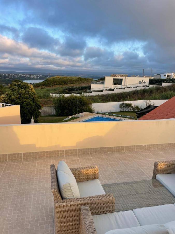 Chalet para 22 personas, con vistas y vistas al lago además de piscina y jardín, Se admiten mascotas en Lisboa y alrededores - 2