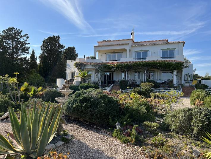 Gîte pour 2 personnes, avec terrasse ainsi que piscine et jardin à Porches - 4