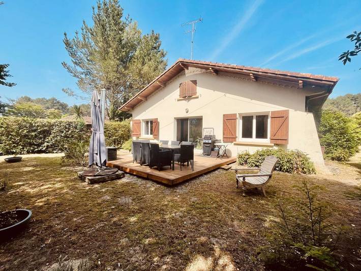Location de vacances pour 8 personnes, avec jardin, animaux acceptés à Azur