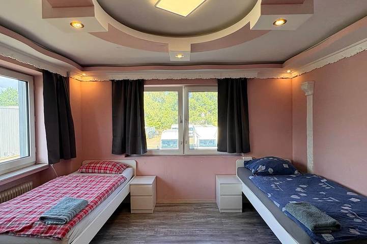 Apartamento entero, Spacious housing in a mixed-use area in Brackwede, Bielefeld