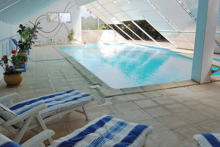 Location de vacances pour 13 personnes, avec balcon ainsi que jardin et piscine, animaux acceptés à Crastes