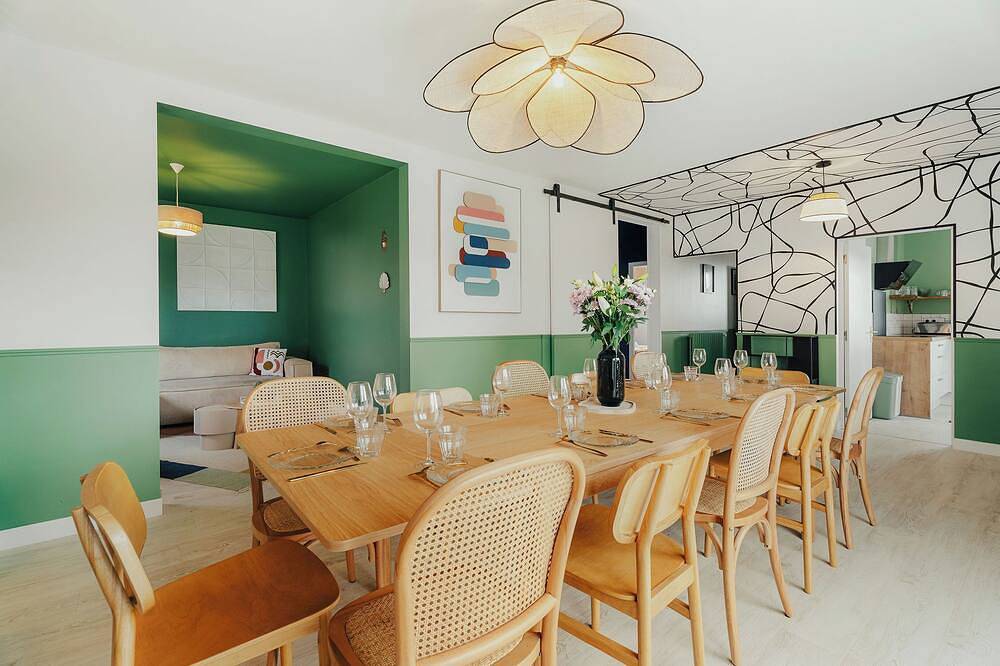 Beautiful house for 12 with large garden near Dinard, St-Malo, pets allowed in Pleurtuit, Región de Saint-Malo