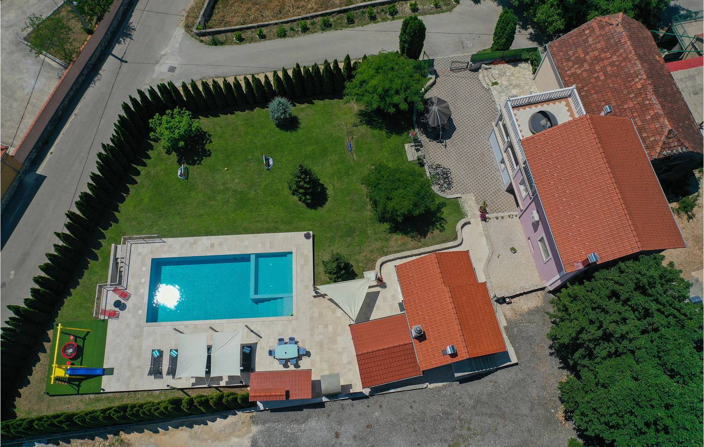 Geräumige 2-Zimmer-Wohnung mit Pool in der Nähe der Imotski-Seen und der Stadt in Imotski, Makarska Riviera