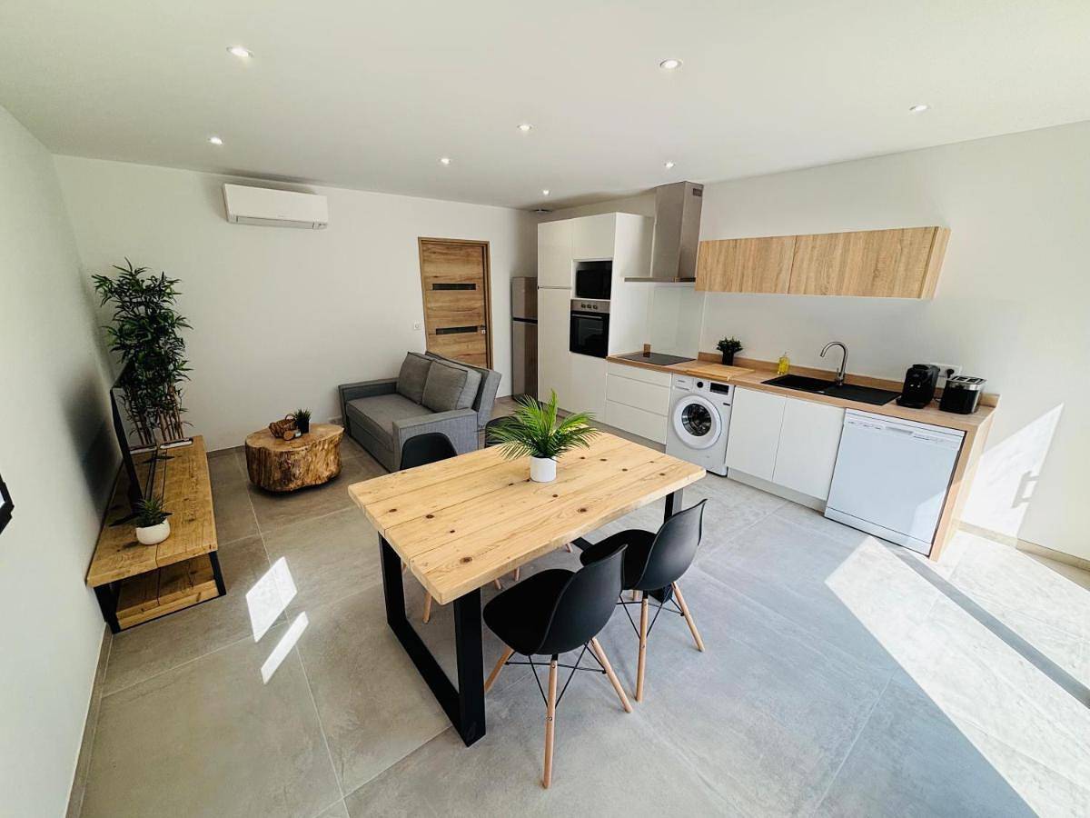 Appartement entier, One-Bedroom Apartment with Garden in Mouans-Sartoux, Côte méditerranéenne (France)