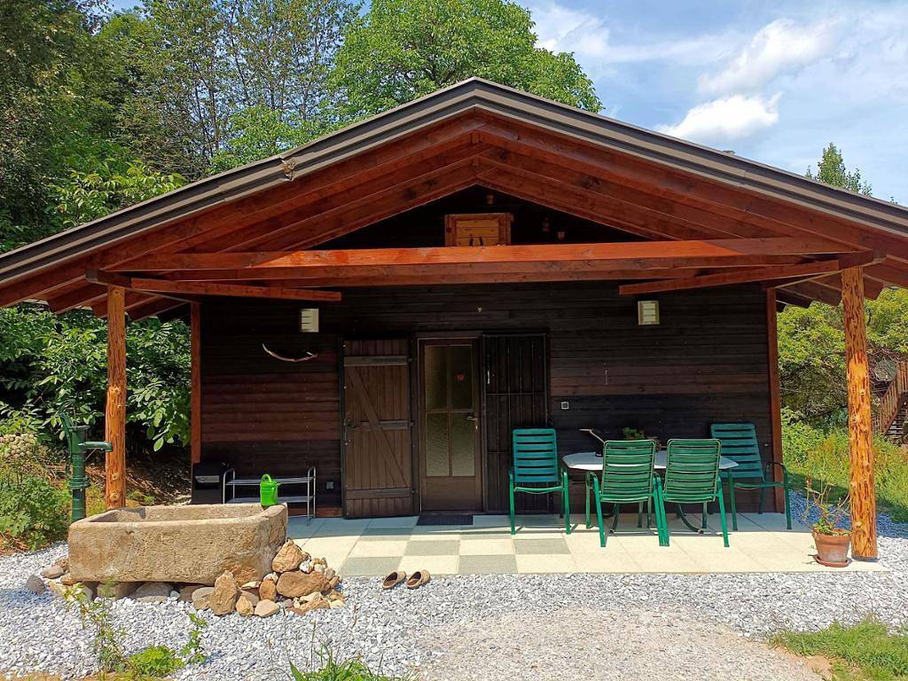Apartamento vacacional entero, Berghütte mit Privatem Naturschwimmteich - Berghütte mit Terrasse (1000 Kraut Haus) in Donau Niederösterreich