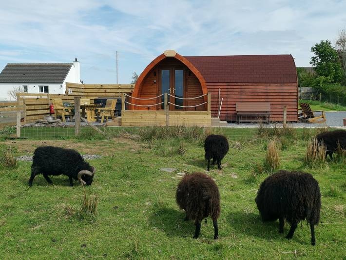 Vacation rental for 2 people, with Balcony and Hot tub as well as Yard in Scotland