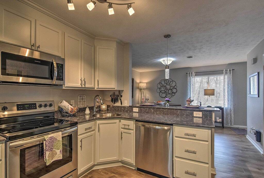 Ganze Wohnung, Neu-aktualisierte Wohnung, zu Fuß in die Innenstadt von Hendersonville in Hendersonville, Henderson County (NC)