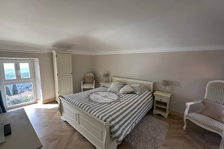 Gîte pour 7 personnes, avec piscine dans Magagnosc - 2