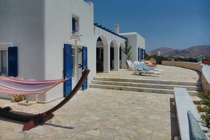 Location de vacances pour 11 personnes, avec Terrasse et Jardin dans Finikas