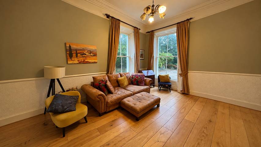 Fabulous 6-Bed Victorian Period House, Sleeps 12 in Derry, Condado de Londonderry