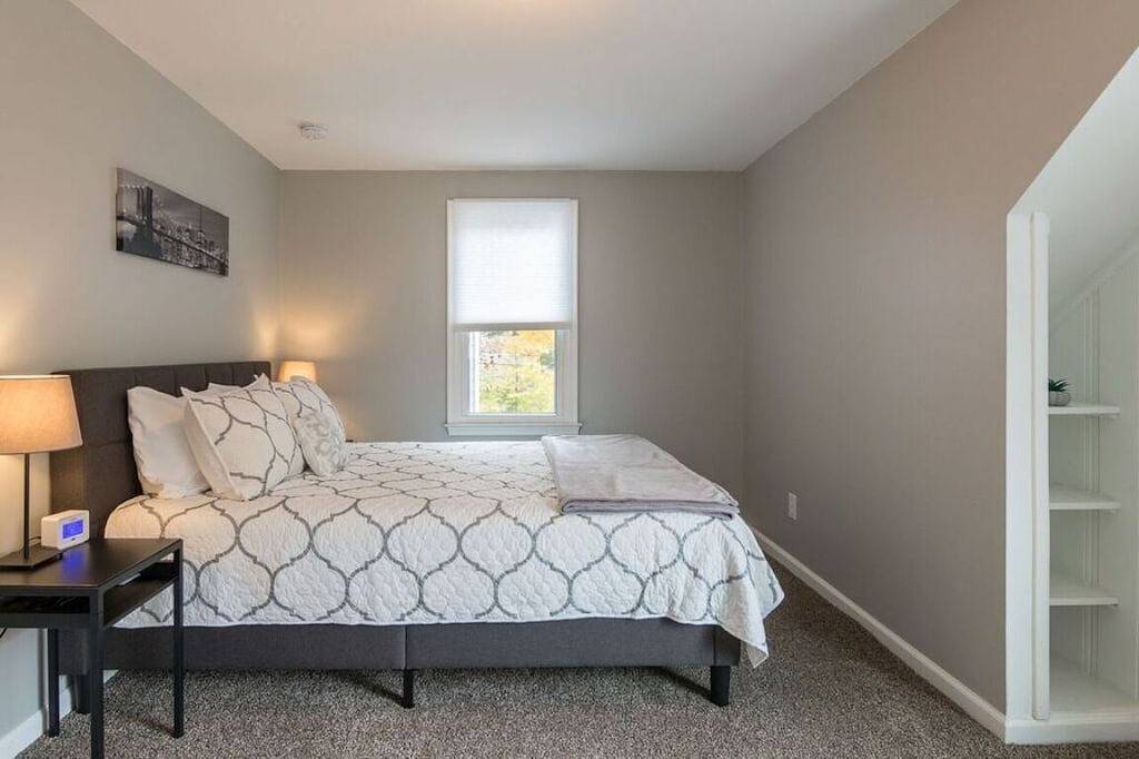 Elegantes großes Haus mit modernen Annehmlichkeiten für 10 in N. Royal Oak in der Nähe von Birmingham! in Oakland County