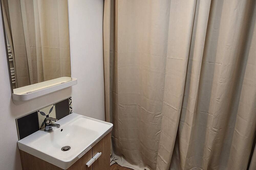 Ganze Wohnung, A stopover in Béthune? Garden apartment, peaceful and comfortable! in Béthune, Béthune und Umgebung