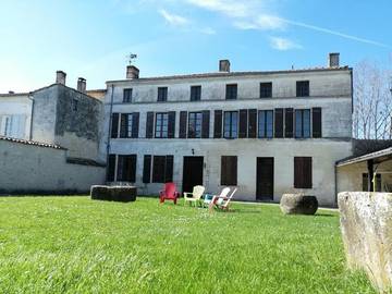 Gîte pour 4 personnes, avec jardin ainsi que terrasse et vue à Pons