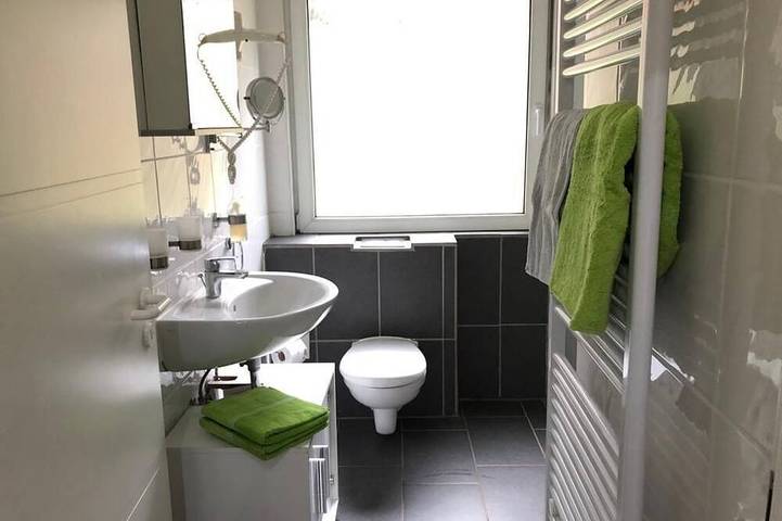 Ganze Wohnung, Waldhaus am Teich - Ferienhaus, Dusche, Wc, 1 Schlafraum in Ulmet, Pfälzer Bergland