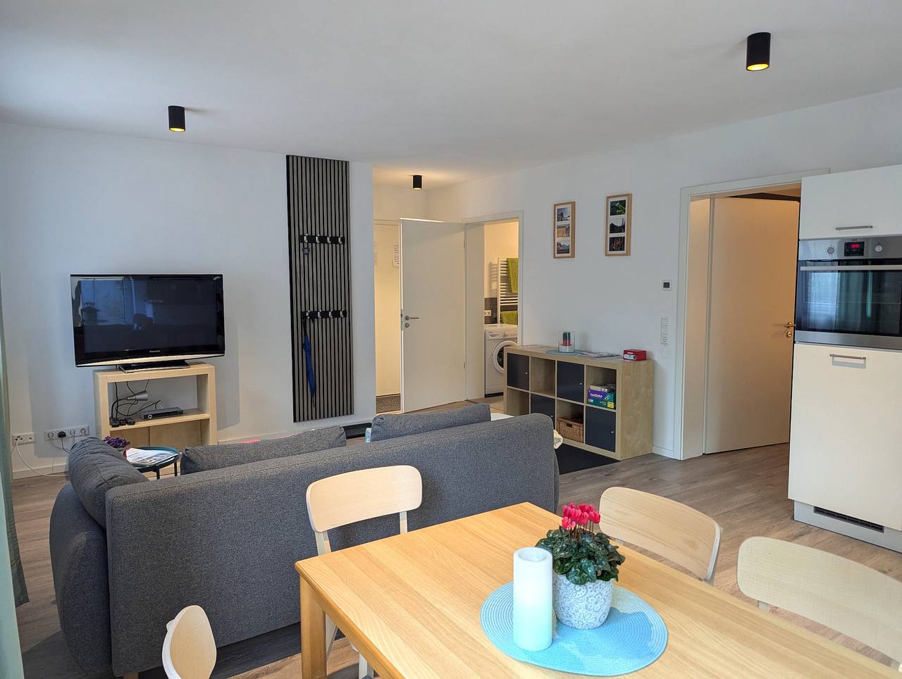 Ganze Wohnung, Ferienwohnung 'Schiller's Urban Escape' mit Bergblick, privater Terrasse und Wi-Fi in Freudenstadt, Mittlerer Schwarzwald