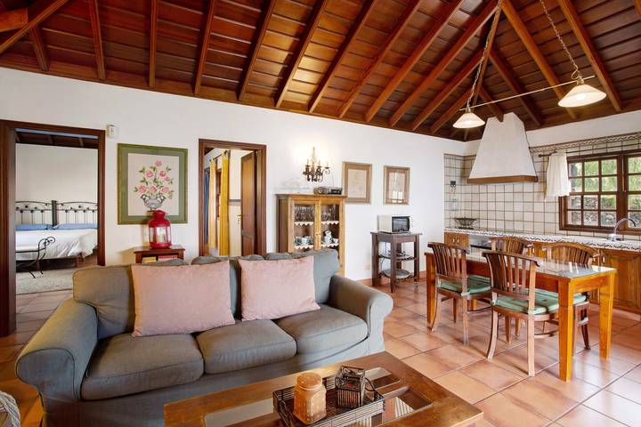 Vacation Rental 'Casa Rural Los Llanos Negros' with Sea View, Garden & Wi-Fi in Fuencaliente de la Palma, La Palma South