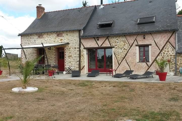 Location de vacances pour 15 personnes, avec Terrasse à Le Bourg-d'Iré