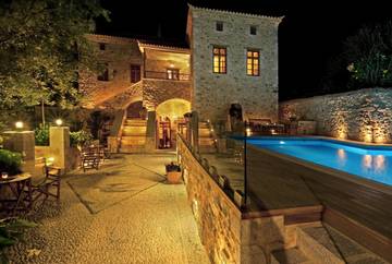 Hôtel pour 2 personnes, avec piscine et jardin ainsi que jacuzzi et sauna dans Leonidion