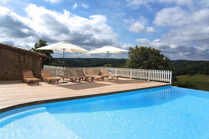 Location de vacances pour 16 personnes, avec Terrasse et Jardin à Manzac-sur-Vern