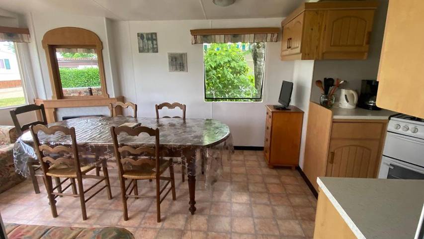 Camping pour 5 personnes, avec Terrasse ainsi que Jardin et Vue sur le lac
