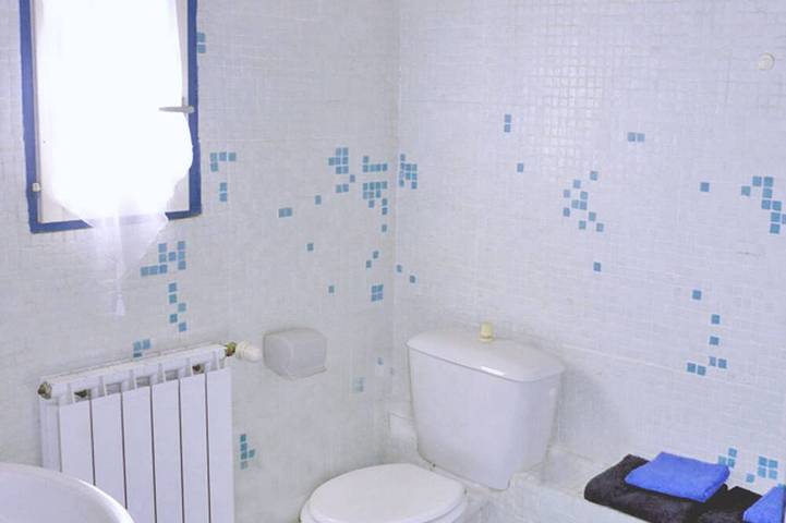 Gîte pour 2 personnes, avec Jardin et Piscine à Noves - 2