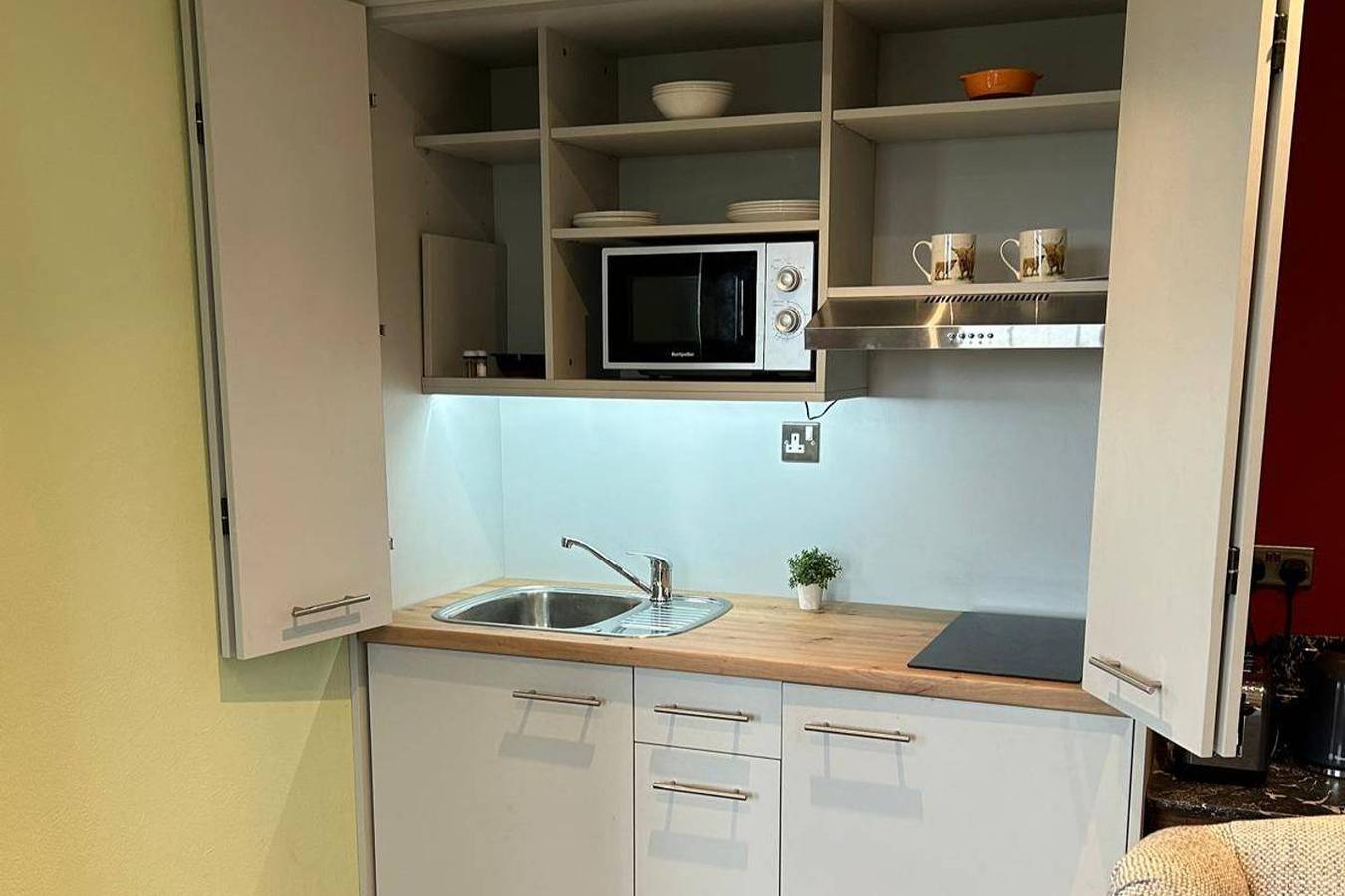 Entire holiday apartment, 2 Guests - Bbq & Patio - Sea Views in Highlands