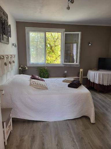 Location de vacances pour 2 personnes, avec jardin ainsi que terrasse et piscine à Espédaillac - 2