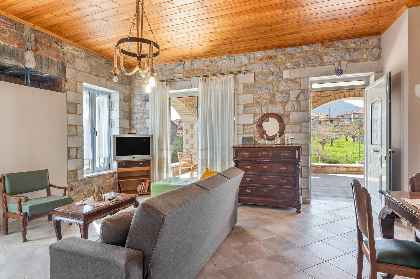 Maison en pierre authentique d’Angelina : vie de village près de Kalamata in Région de Messenia