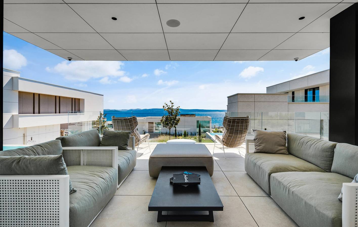 Retraite en bord de mer : appartement avec vue sur la mer, piscine et équipements modernes in Ugljan, Île d'Ugljan