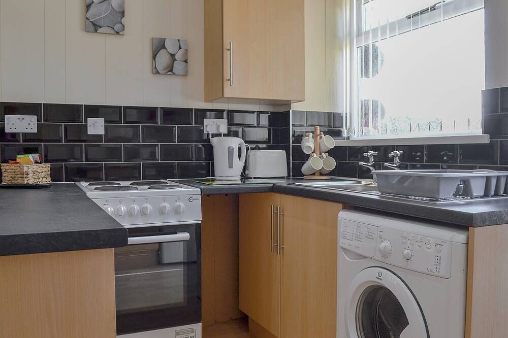 1 bedroom accommodation in Towyn, near Rhyl in Towyn, Conwy region