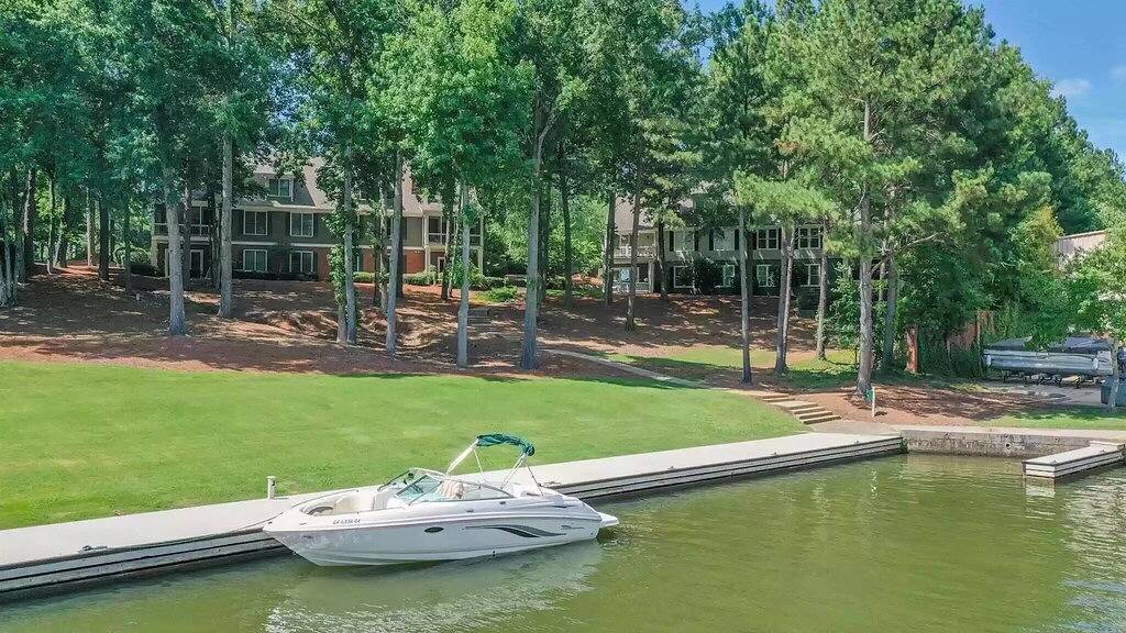Ganze Wohnung, Lakefront Getaway \"Right There\" on the water in Reynolds community 2 bed/2 bath in Lake Oconee