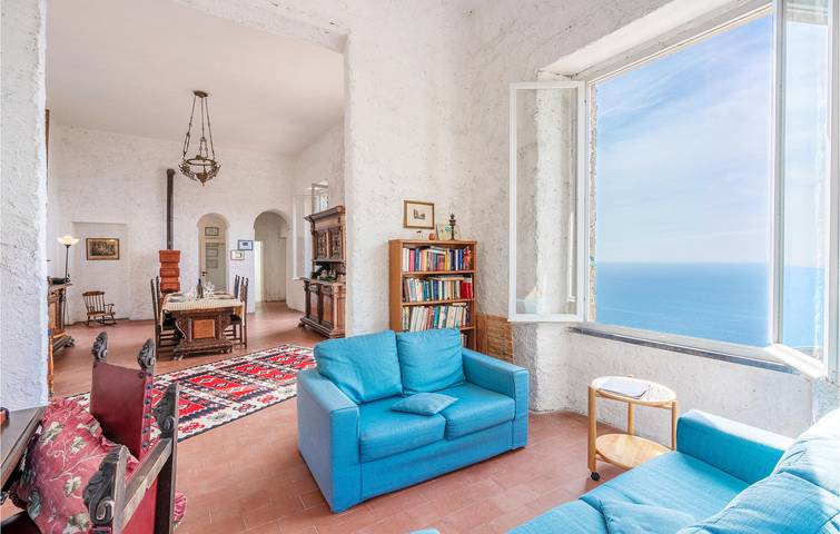 Apartamento de 140 m2 con aparcamiento y chimenea a 2,5 km de la playa in La Spezia, Riviera di Levante