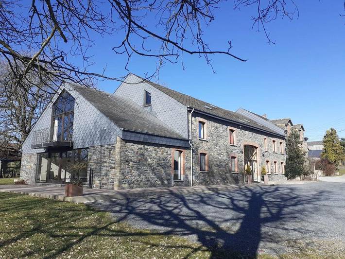 Maison de campagne pour 8 personnes, avec Terrasse et Jardin ainsi que Piscine et Vue à Sainte-Ode