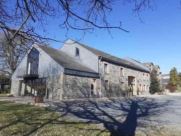 Maison de campagne pour 8 personnes, avec terrasse et vue ainsi que piscine et jardin, animaux acceptés dans Tillet