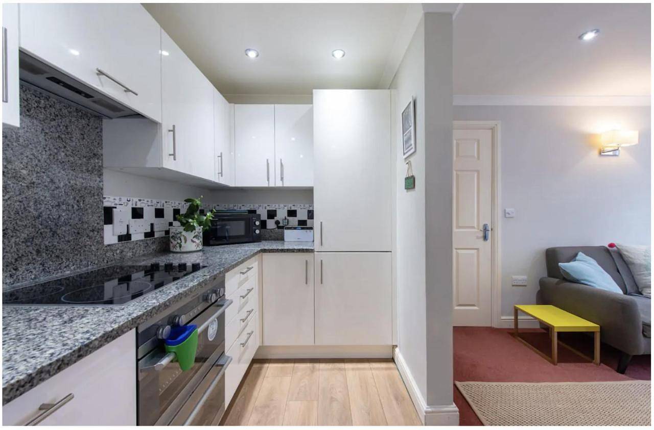 Wells City Centre, Quiet Mews House, sleeps 6 in Wells, Somerset