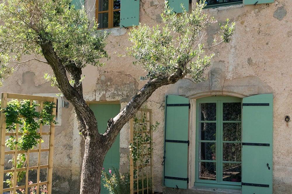 Casa de campo con vista al Canal du Midi en el corazón de los viñedos. in Ouveillan, Region de Narbonne