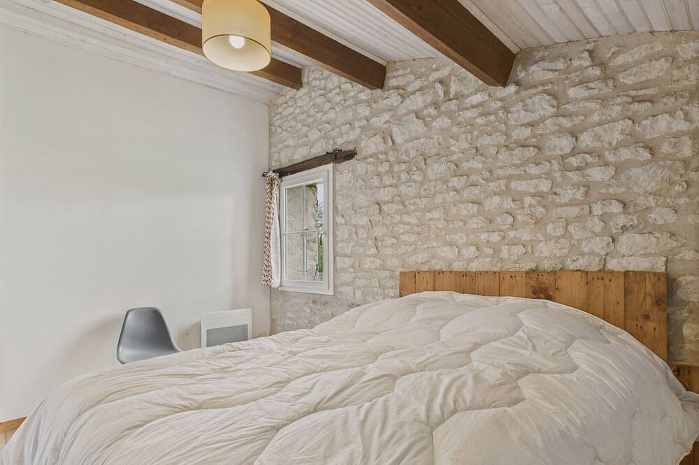 Authentic stone house for 7 with garden in Saint-Vincent-sur-Jard, Vendée