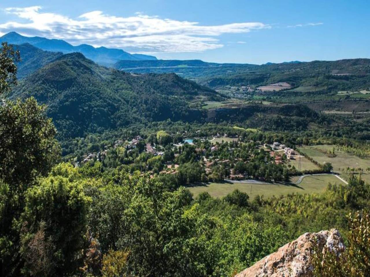 Appartement entier, Villa dans les Pyrénées avec piscine et terrasse in Quillan, Parc naturel régional Corbières-Fenouillèdes