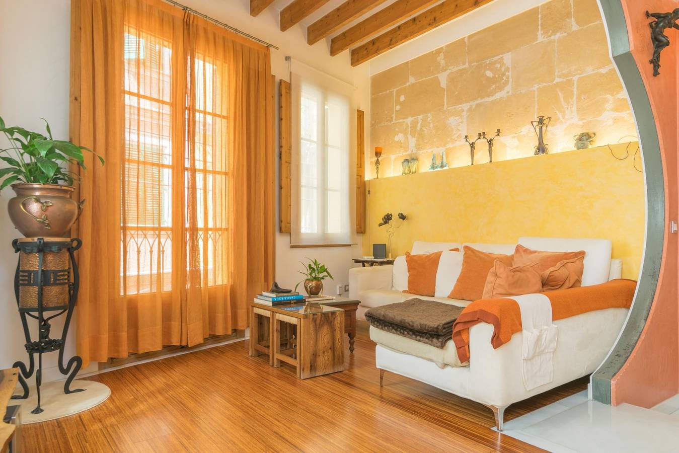 Miraclet - Adults Only - Townhouse with beautiful terrace and parking in the centre of Palma. Free Wifi in Palma Old Town, Palma