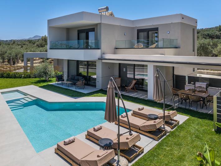Villa for 6 people, with Balcony and Terrace as well as Garden in Rethymnon