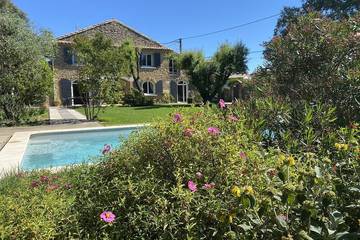 Gîte pour 10 personnes, avec jardin à Suze-la-Rousse