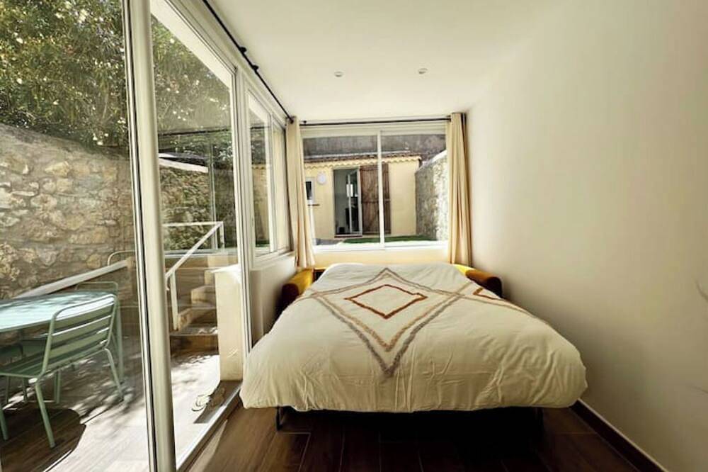 Entire apartment, Mourillon: T2 with garden, 400 m from the beach in Toulon, Toulon region