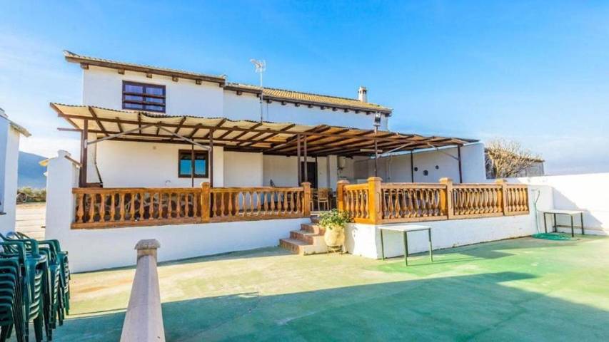 Casa de vacaciones para 9 personas, con piscina y jardín en Loja - 2