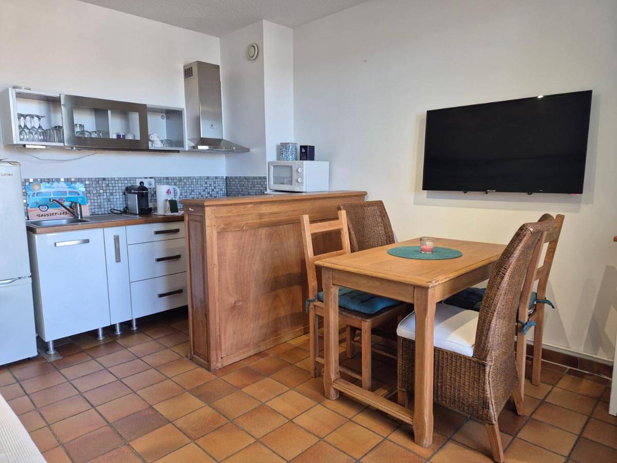 Appartement entier, One-Bedroom Apartment in Sausset-les-Pins, Côte méditerranéenne (France)