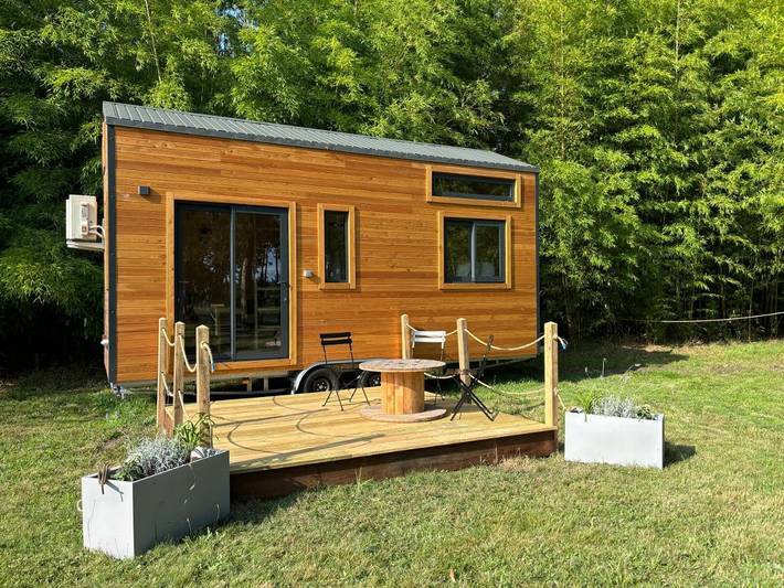 Tente pour 4 personnes, avec jardin ainsi que piscine et vue dans les Landes