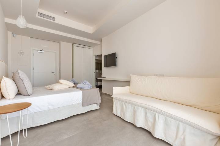 Habitación para 4 personas con piscina in Torre Pali, Salve