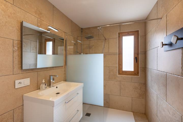 Appartement entier, Le Cocon du Lac - Vue montagnes in Les Angles, Parc naturel régional des Pyrénées catalanes