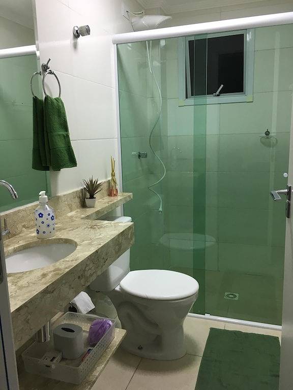 Ganze Wohnung, Gemütliche Wohnung in einem Gebäude am Meer mit Wlan in Mongaguá, Baixada Santista