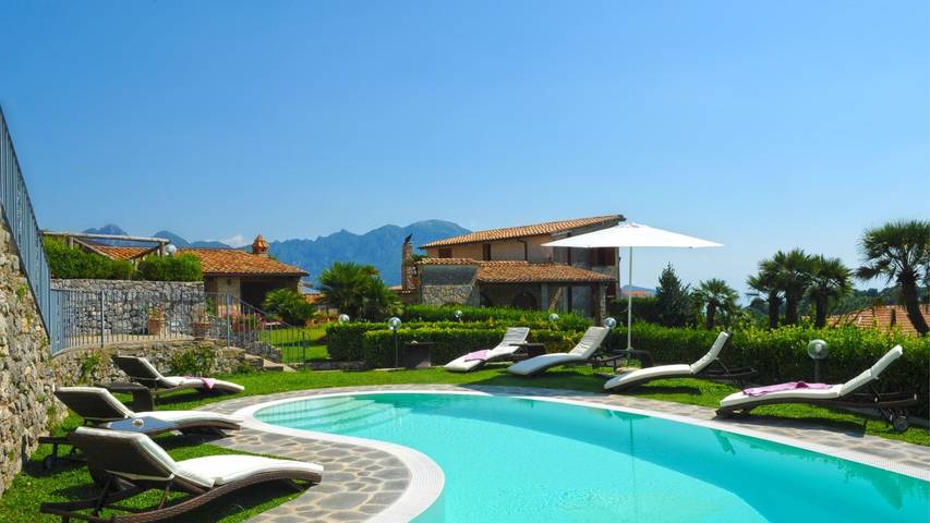 Villa per 10 persone, con Balcone e Terrazza nonché Giardino e Piscina a Scala